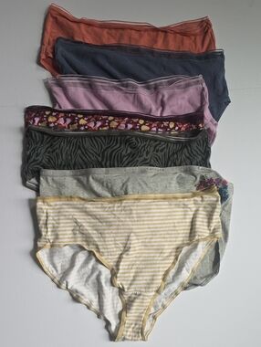 7 Pair Mixed Women's Briefs Sizes 18 And 20
